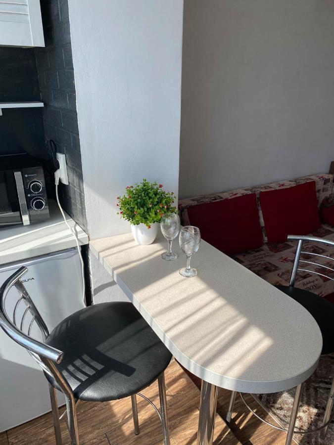 Well Located Studio - Yaroslavska Str. 21 Apartment Harkiv Exterior foto